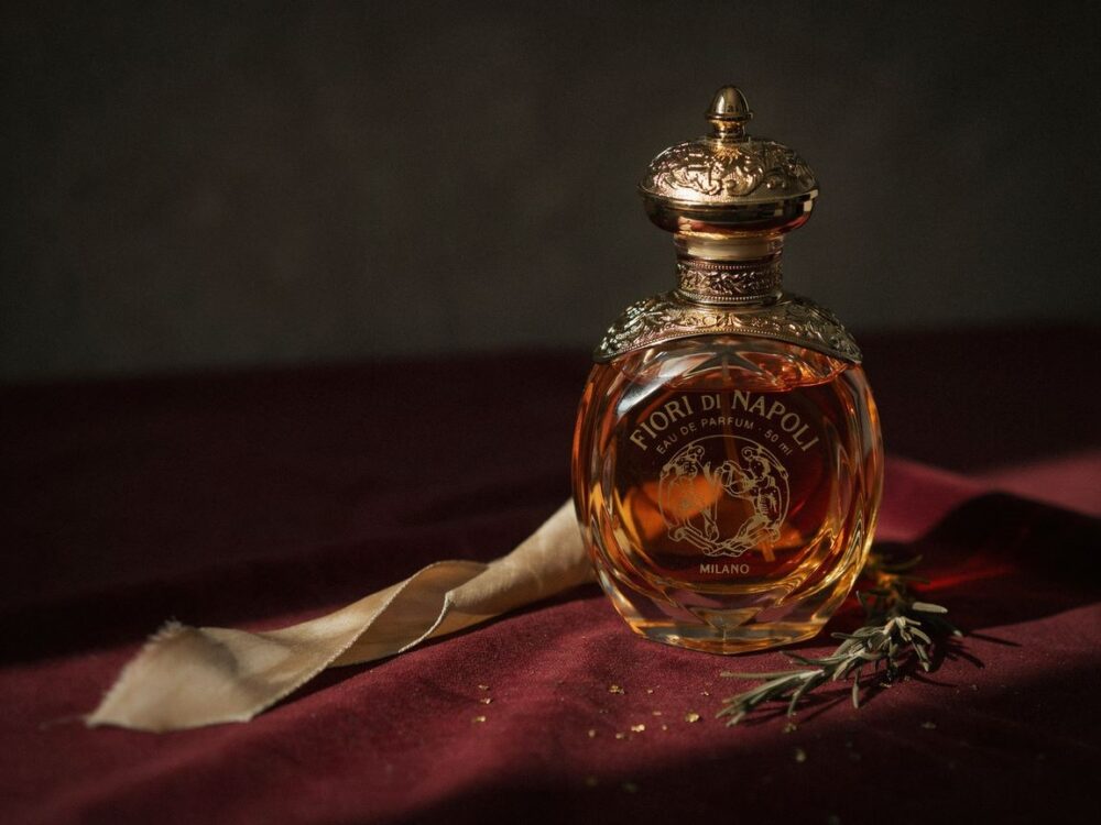 eleganckie opakowanie perfum